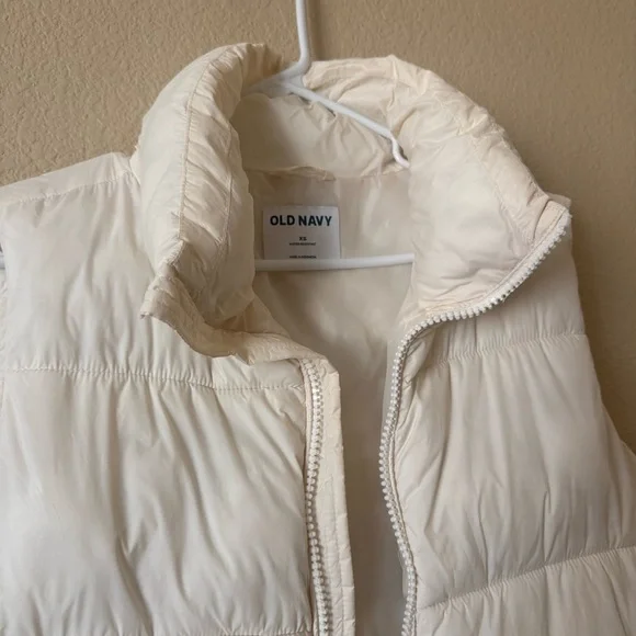 Old Navy Cream puffer vest XS - Picture 2 of 3